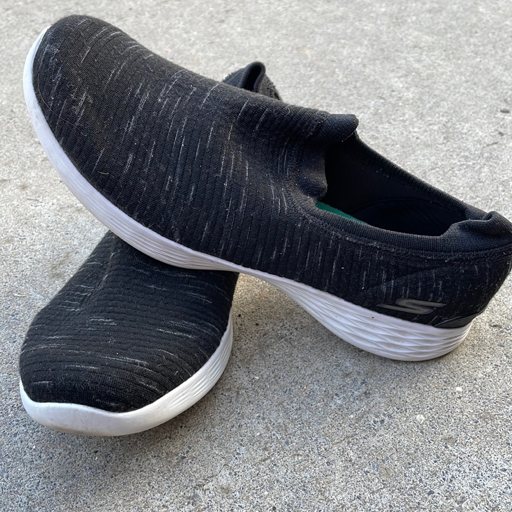 Black Skechers walking shoe